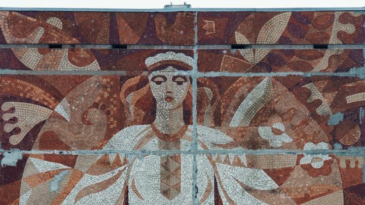 Mosaic on a residential building in Kramatorsk